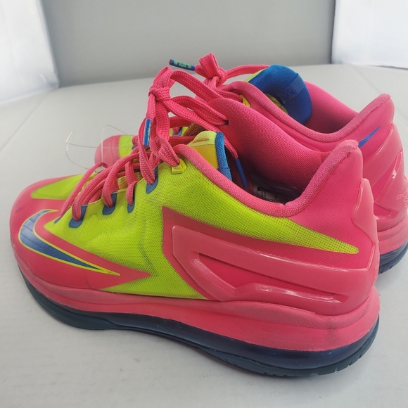 Nike Max Lebron XI Low GS Volt Photo Blue Pink Sho - Picture 4 of 8